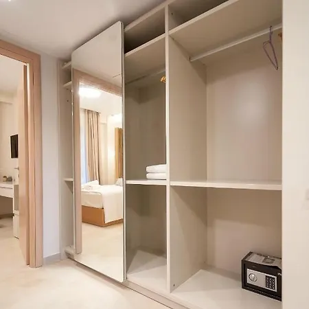 Apartmanhotel Celine's Rose 4*