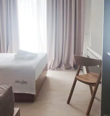 Celine's Rose Apartahotel 4*